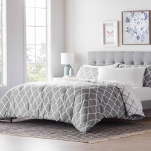Load image into Gallery viewer, Linenspa microfiber quatrefoil  comforter