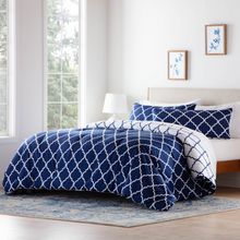 Load image into Gallery viewer, Linenspa microfiber quatrefoil  comforter